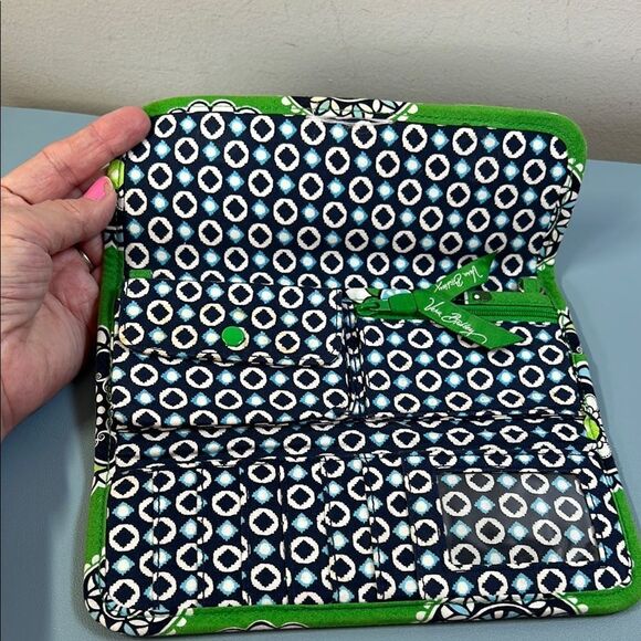 Vera Bradley Cupcake Green Women's Clutch/Long Wallet - Picture 3 of 3